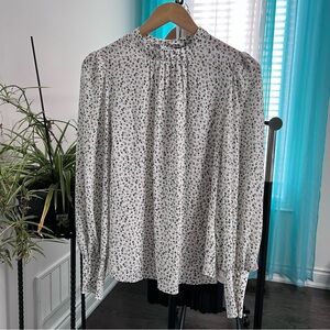 RW & Co. | NWT Floral White Long-sleeves Blouse Medium